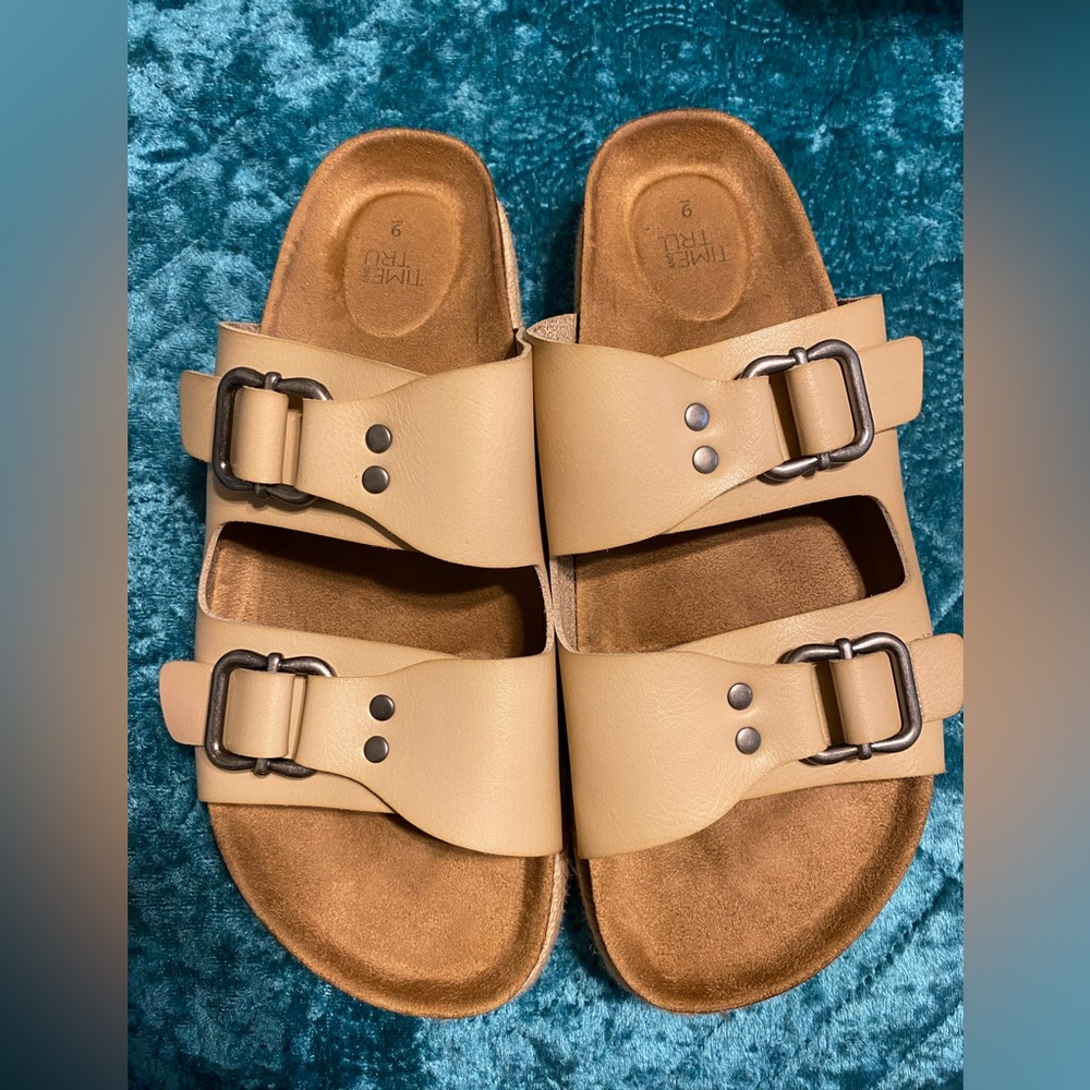 Comfy tan platform sandals